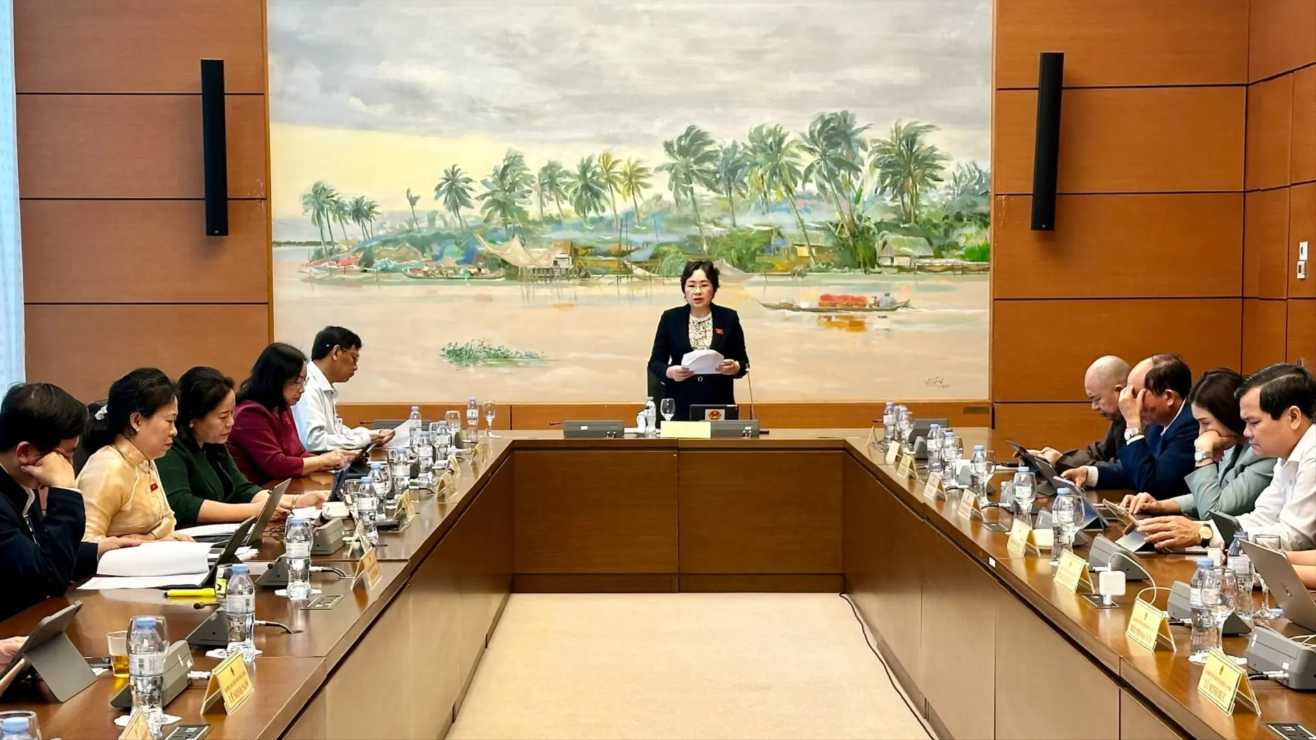 ĐBQH góp ý cơ chế đột phá phát triển giáo dục, y tế